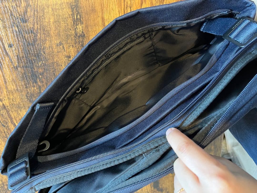 コートエシエル　スリングバッグ