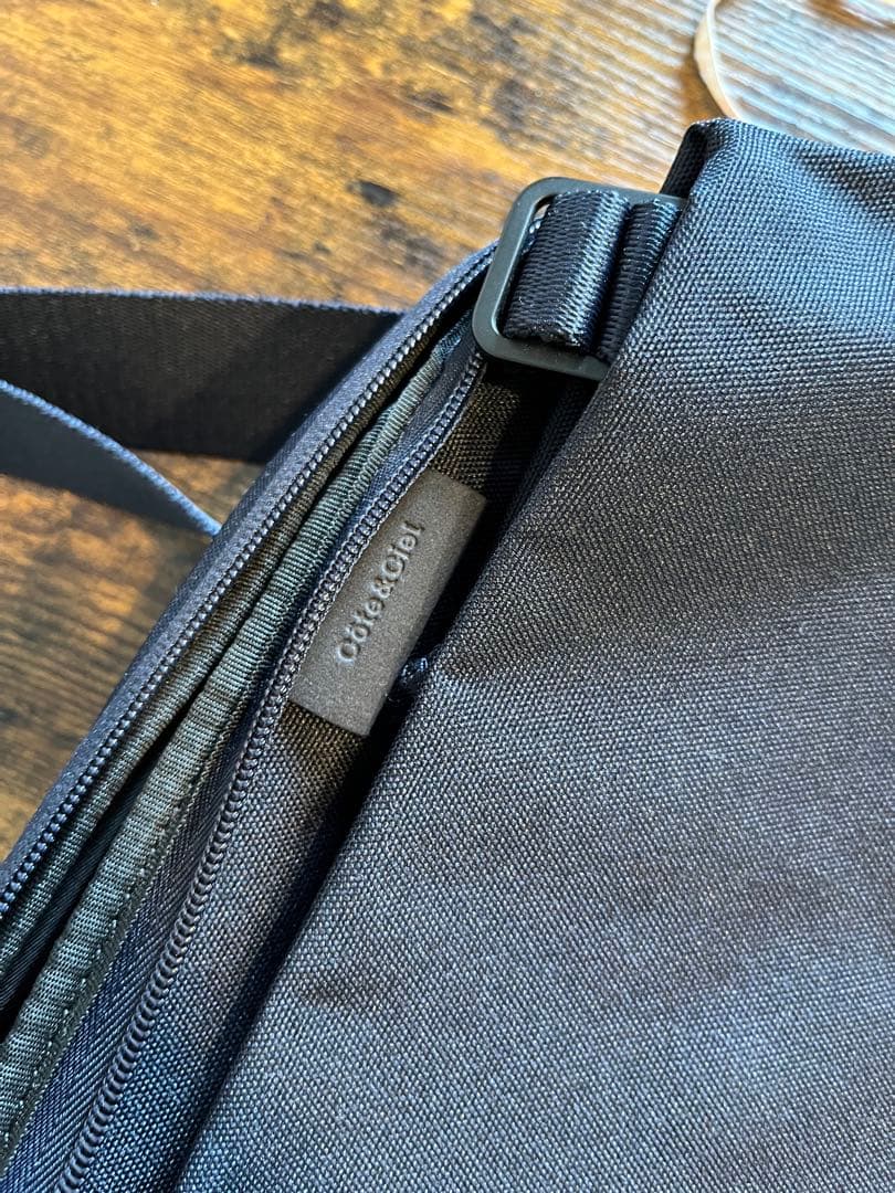 コートエシエル　スリングバッグ