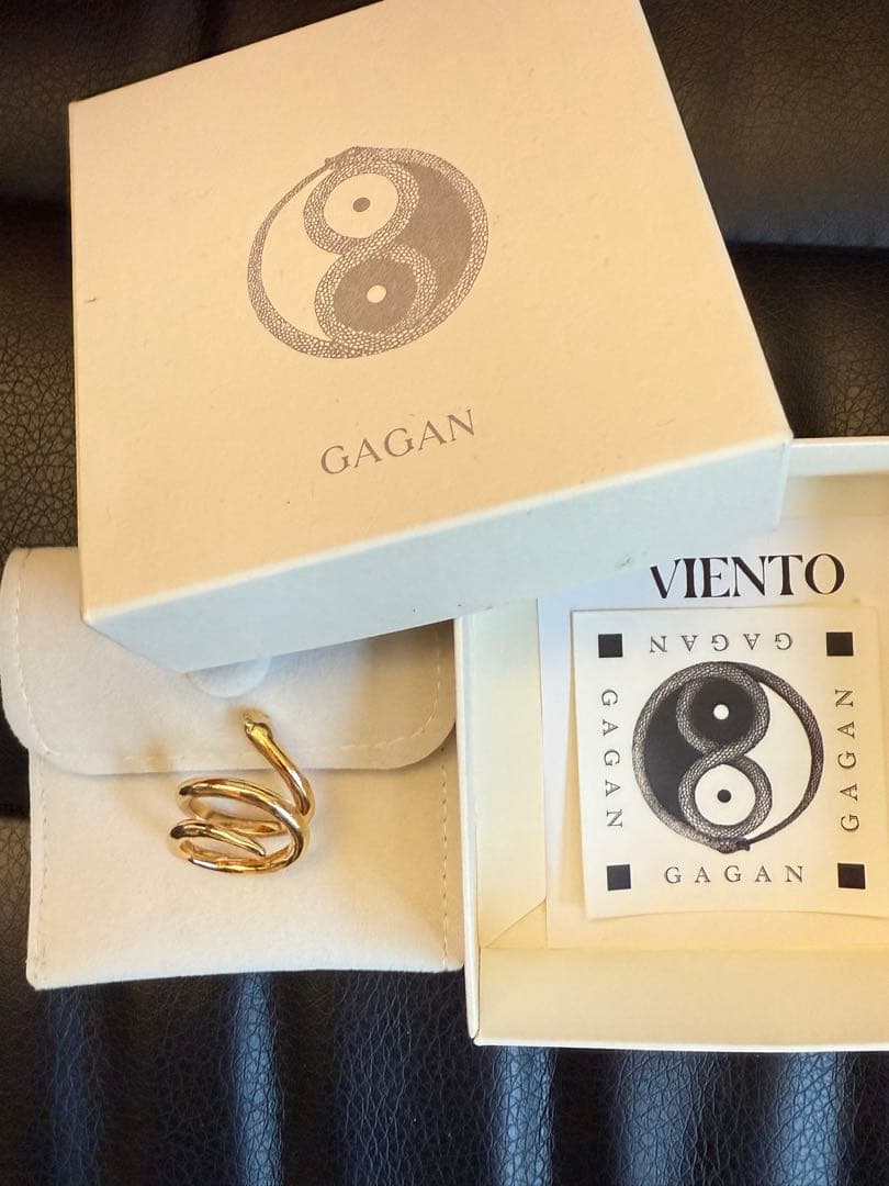 GAGAN 蛇デザインリング ゴールド仕上げ箱付き