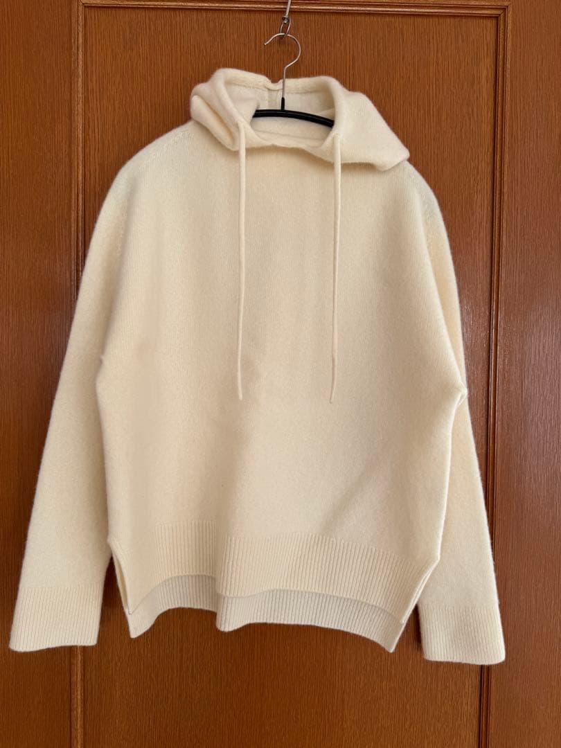 Maison de R メゾンドアール　アイボリー ニットフーディ