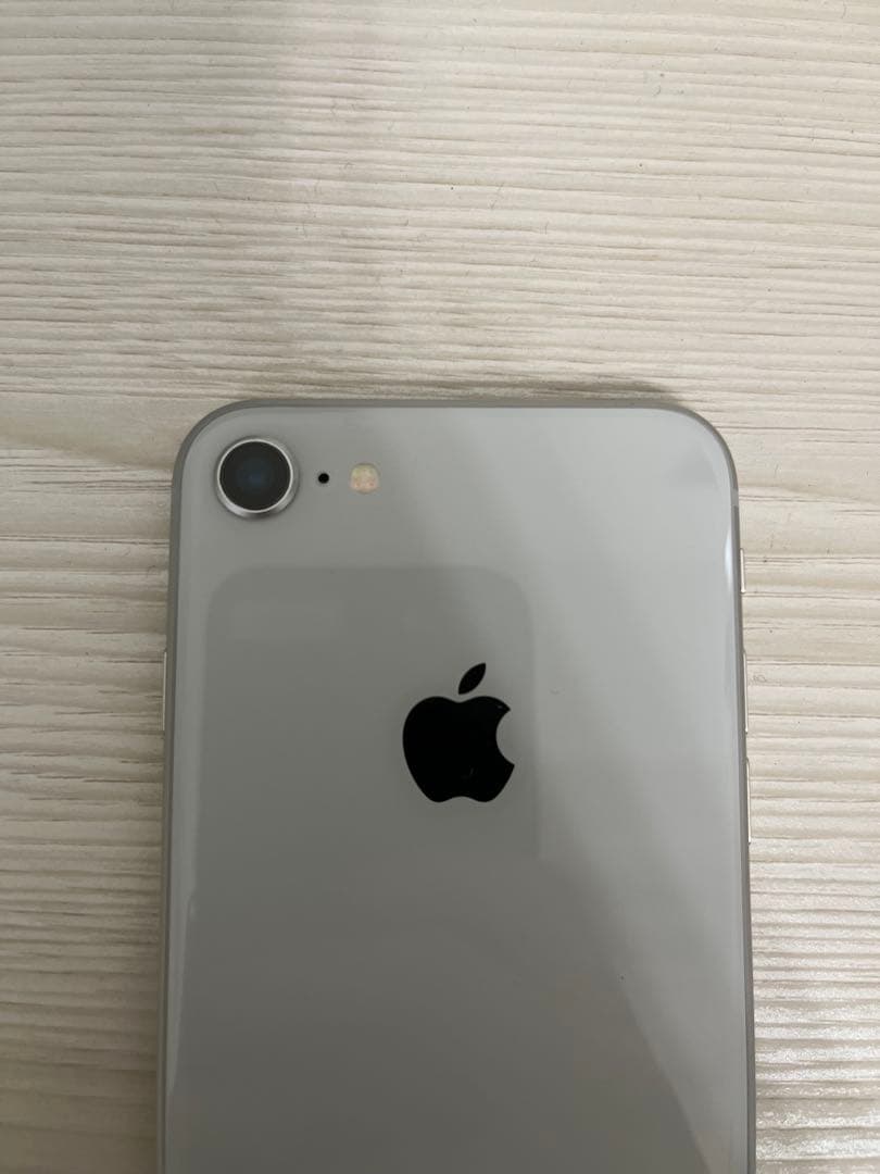 美品　Apple iPhone 8 ホワイト 本体