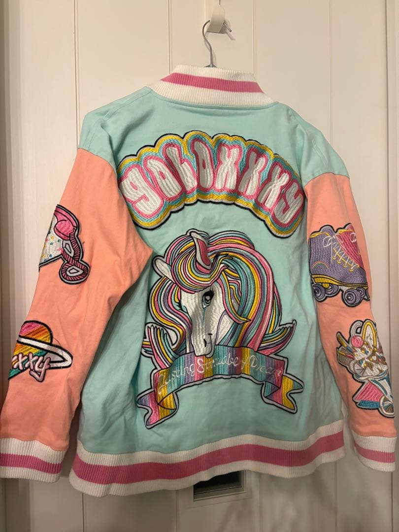 ユニコーン刺繍のフリースジャケット