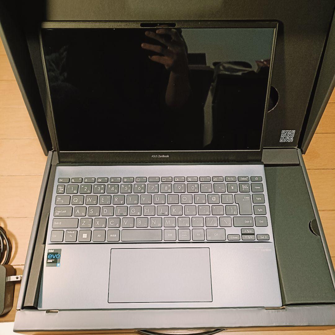 ​【有機EL】ASUS ZenBook 13、 16GBメモリ、 ケース・箱付
