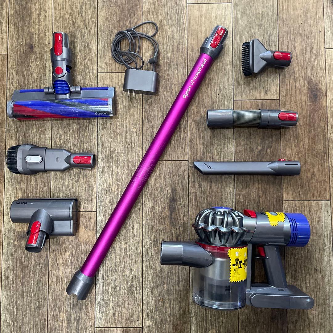 Dyson V8スティッククリーナー 本体とノズルパーツ各種