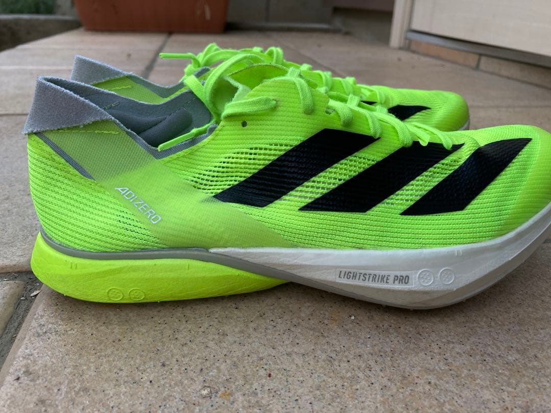 adidas 陸上 中距離用スパイク アディゼロアバンチ