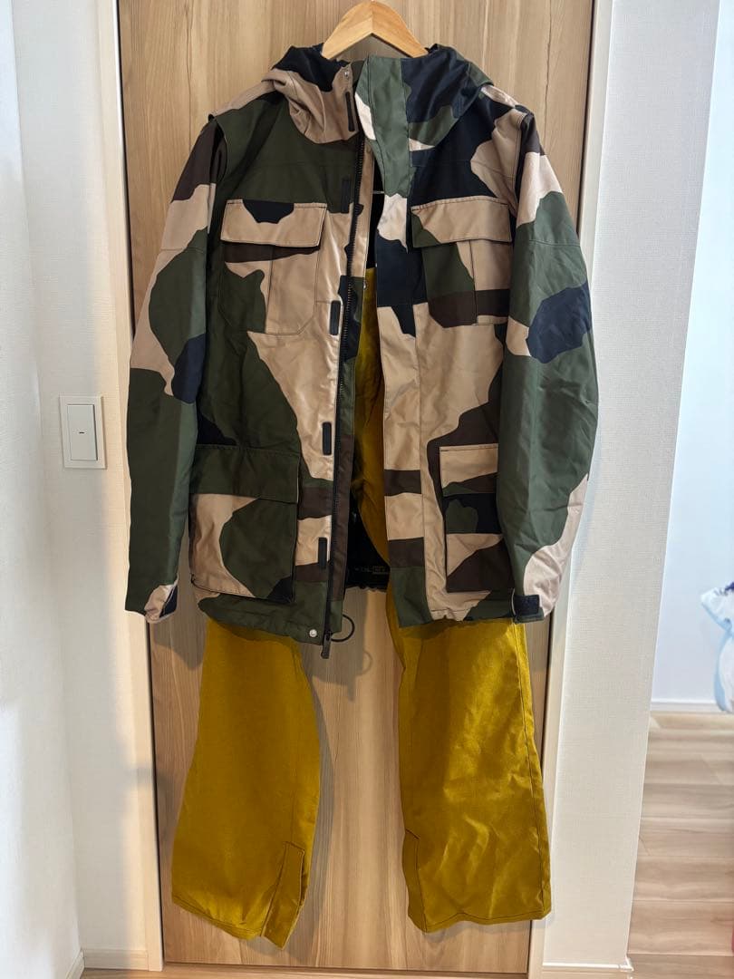 Volcom メンズスノーボードウェア カモフラージュ