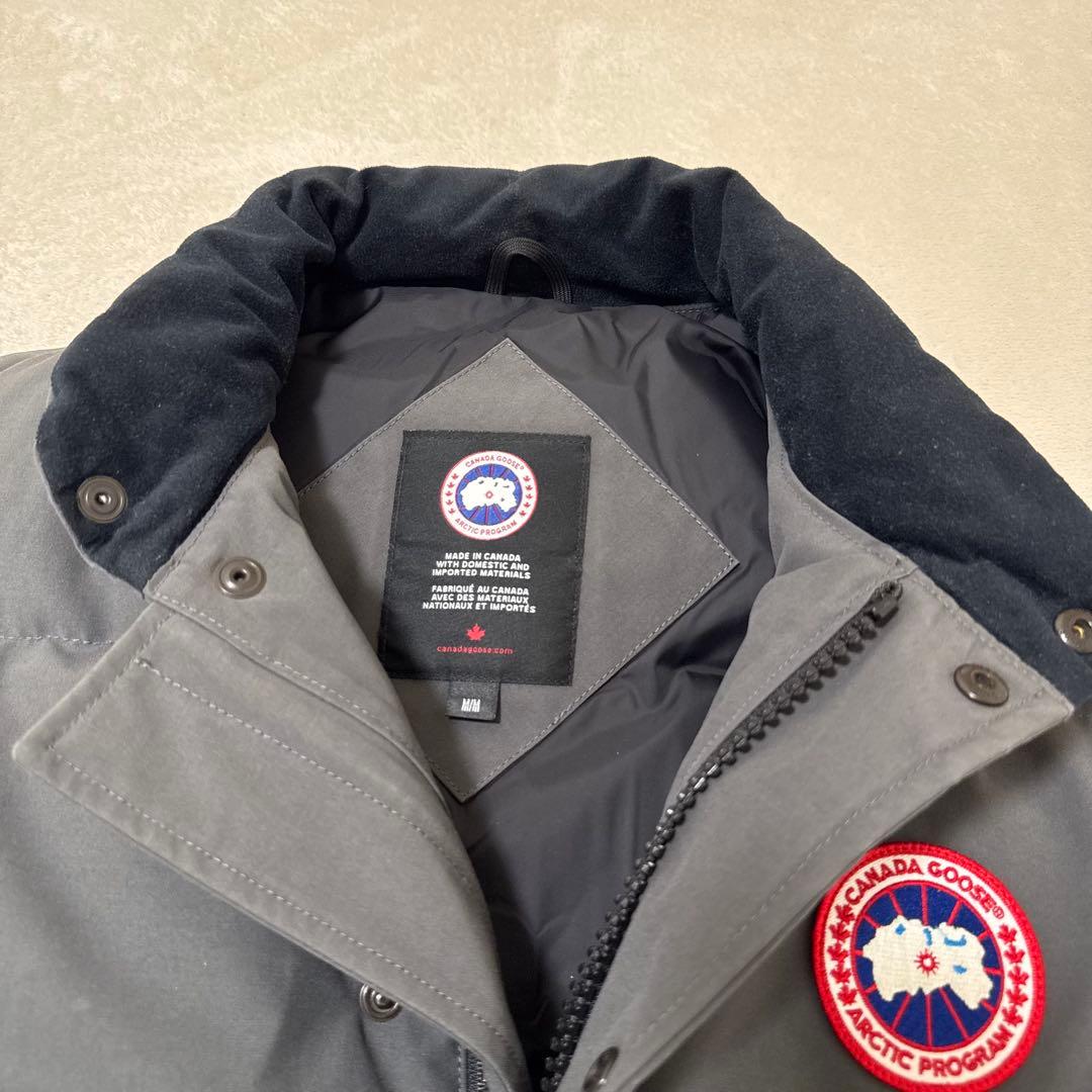 美品✨カナダグース　グレー　ダウンベスト　Mサイズ ロゴマーク　メンズ