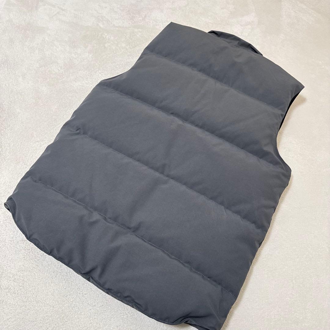 美品✨カナダグース　グレー　ダウンベスト　Mサイズ ロゴマーク　メンズ