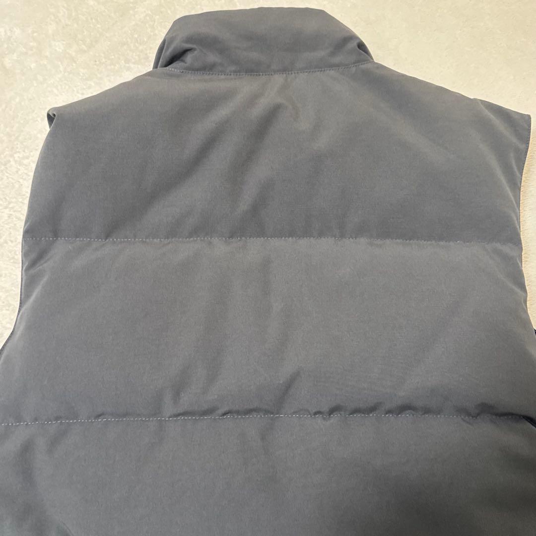 美品✨カナダグース　グレー　ダウンベスト　Mサイズ ロゴマーク　メンズ