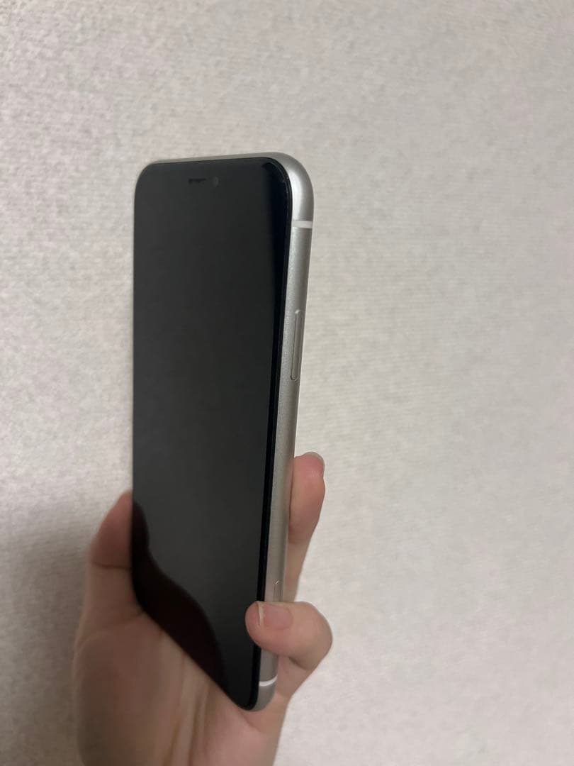iPhone XR ホワイト 本体 美品　SIMフリー