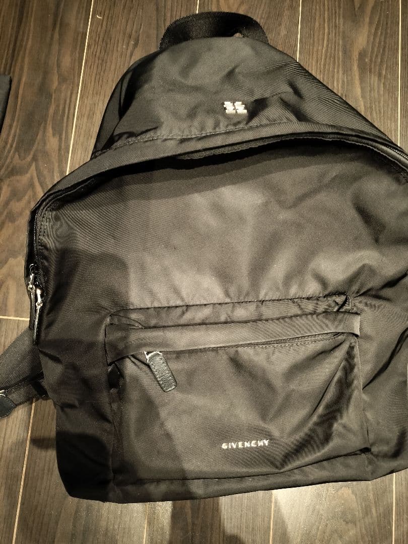 GIVENCHY ジバンシィ　エッセンシャルUバックパックリュック