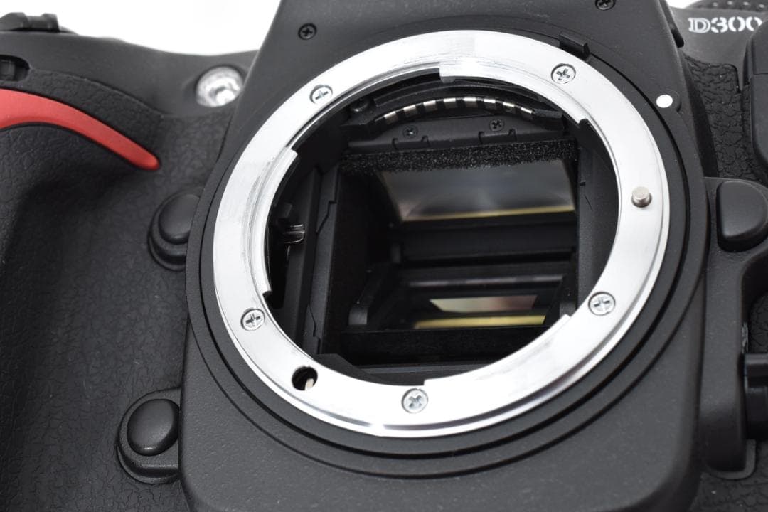 ■ ほぼ新品・極少ショット数917回 ■ ニコン Nikon D300 ボディ