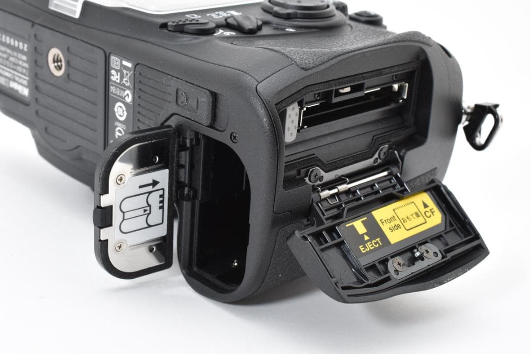 ■ ほぼ新品・極少ショット数917回 ■ ニコン Nikon D300 ボディ