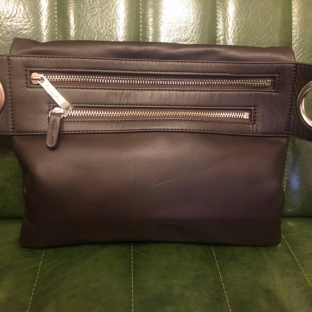 新品！カワカワ kawakawa ボディバッグ　ショルダーバッグ　Mサイズ