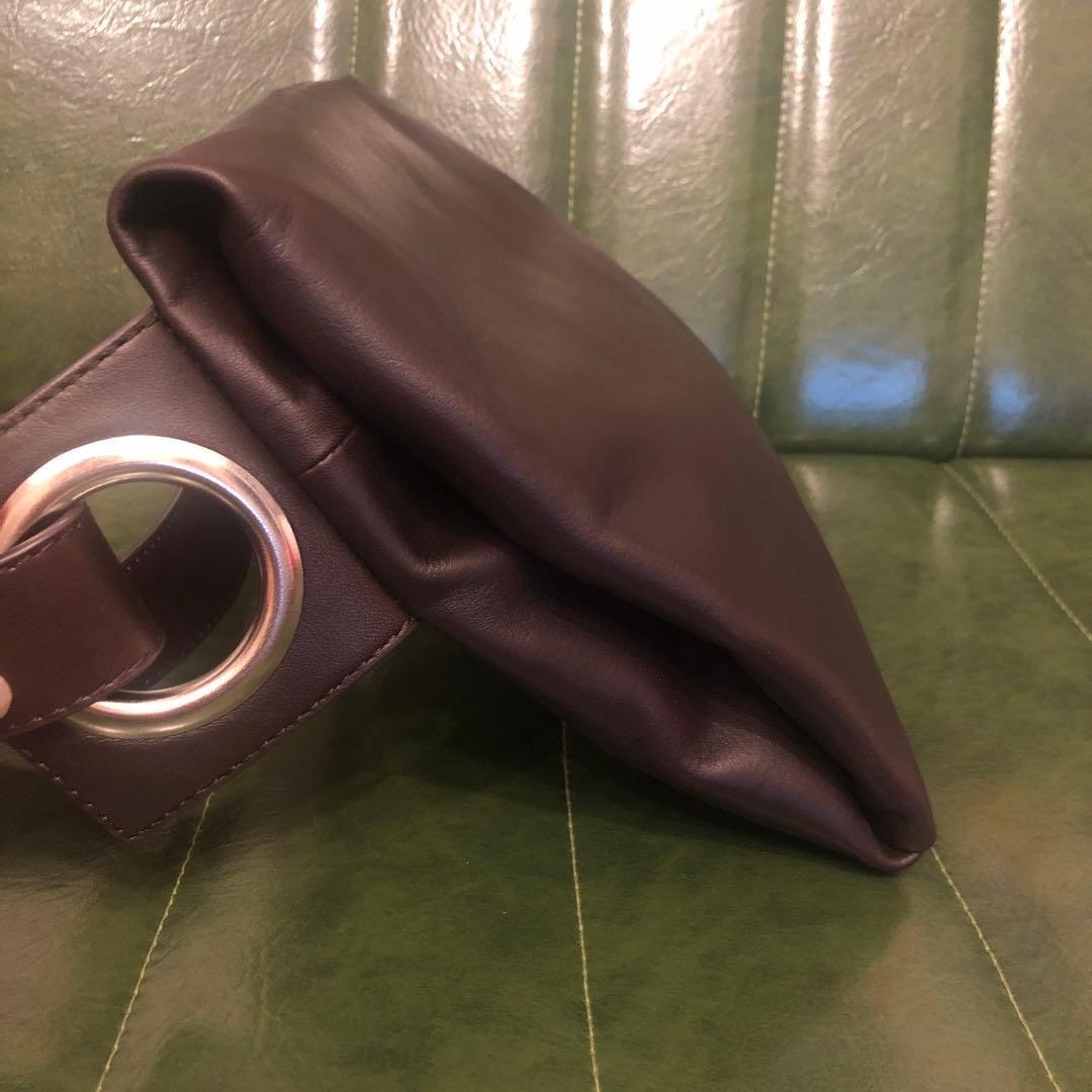 新品！カワカワ kawakawa ボディバッグ　ショルダーバッグ　Mサイズ