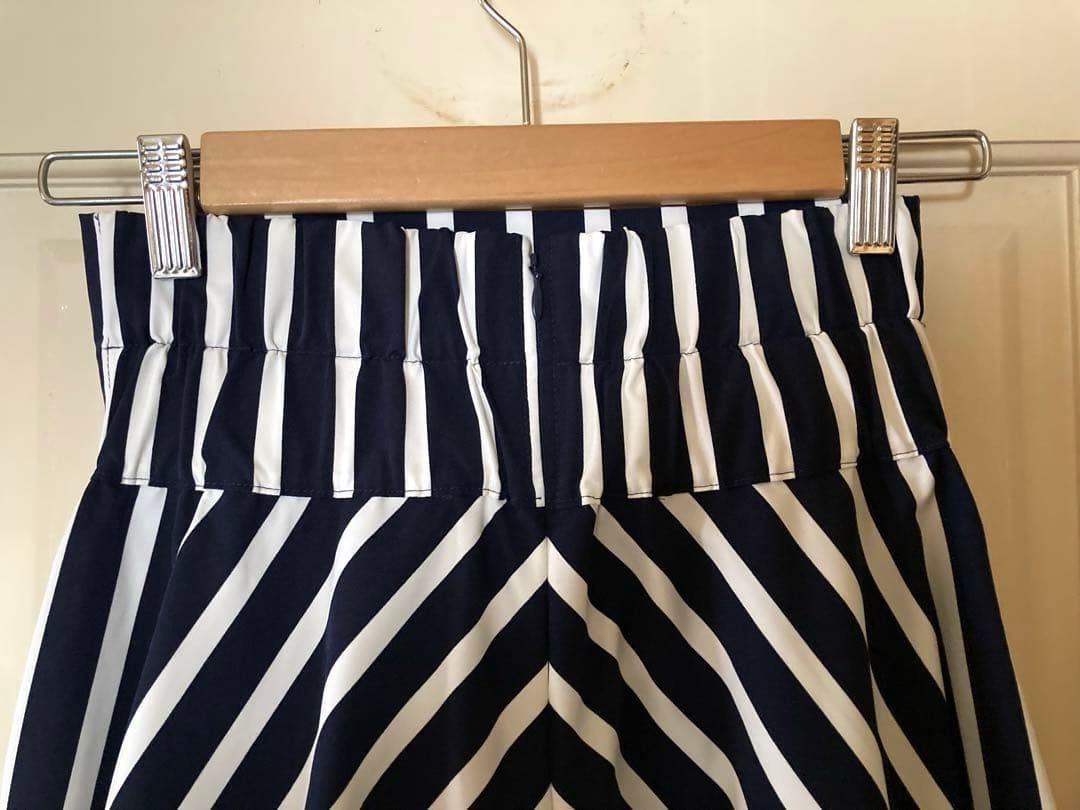 JENNEジェンヌ　シャープボーダーAラインスカート