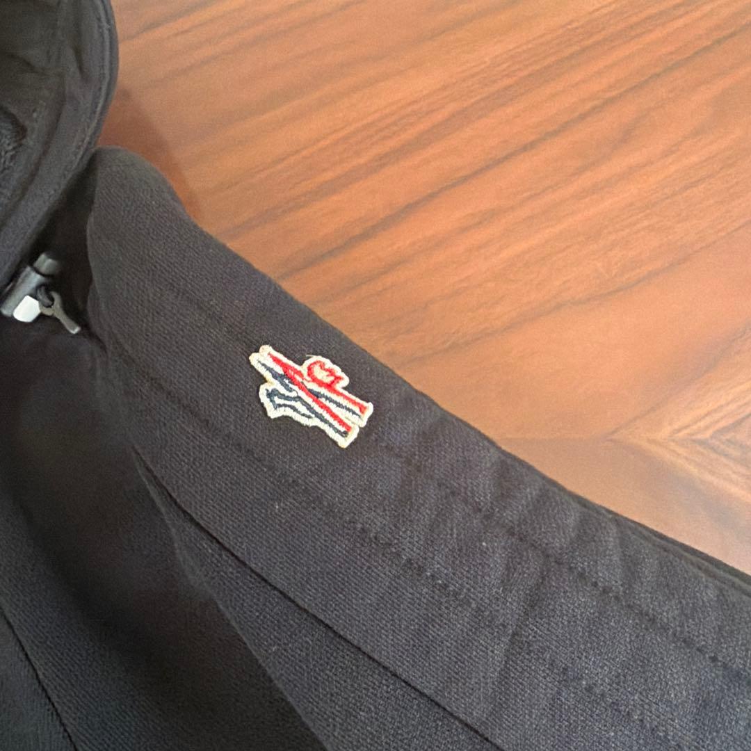 MONCLER ブラックパーカー フード付き