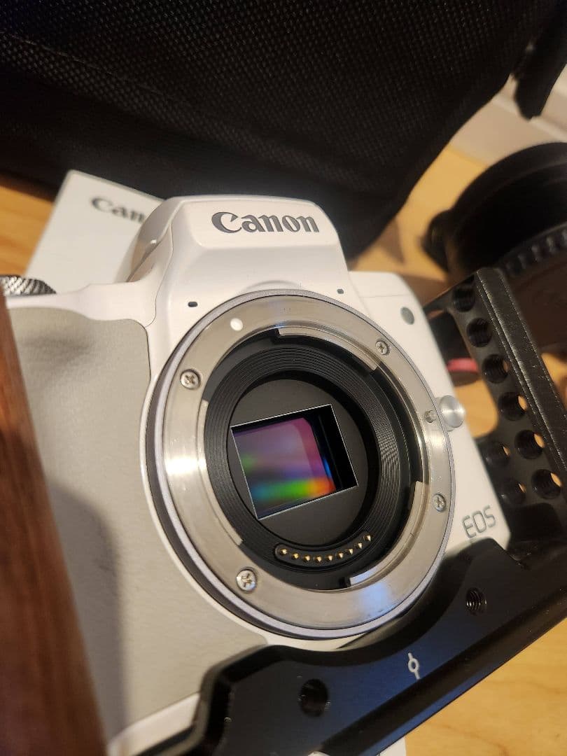 Canon EOS Kiss M レンズキット ホワイト EFアダプター付き