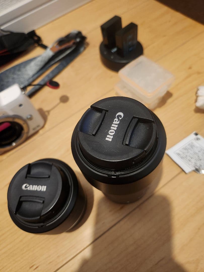 Canon EOS Kiss M レンズキット ホワイト EFアダプター付き