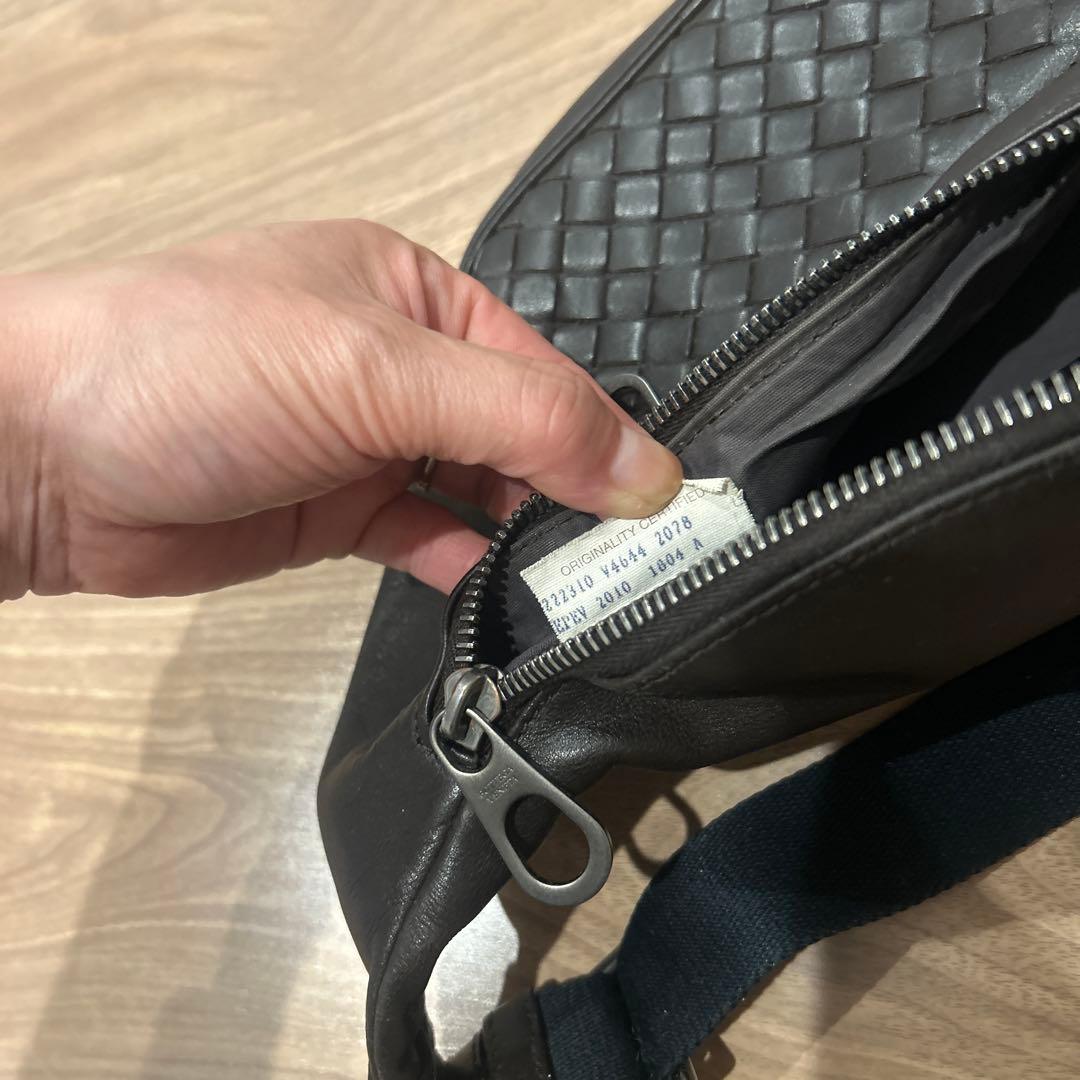 ポンチョです！！BOTTEGA VENETA ボディバッグ ダークブラウン