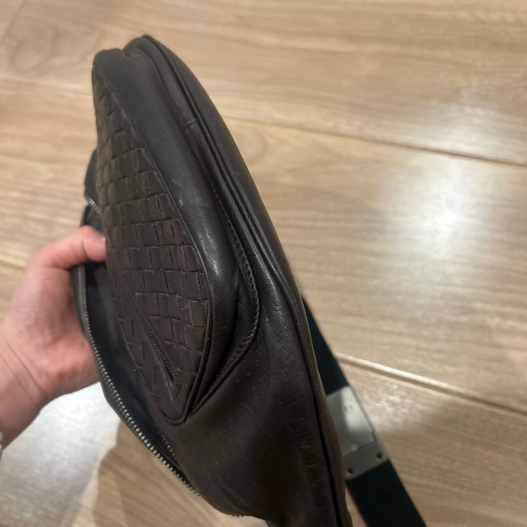 ポンチョです！！BOTTEGA VENETA ボディバッグ ダークブラウン