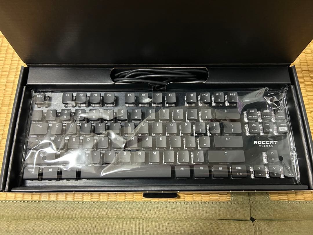 【箱付き】【即購入可】ROCCAT ゲーミングキーボード TKL ブラック