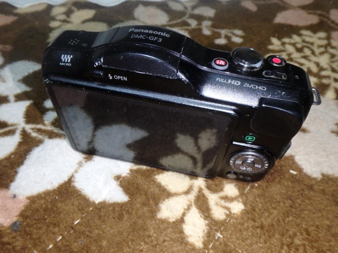 ミラーレス一眼 PANASONIC DMC-GF3 ボディ 外見難
