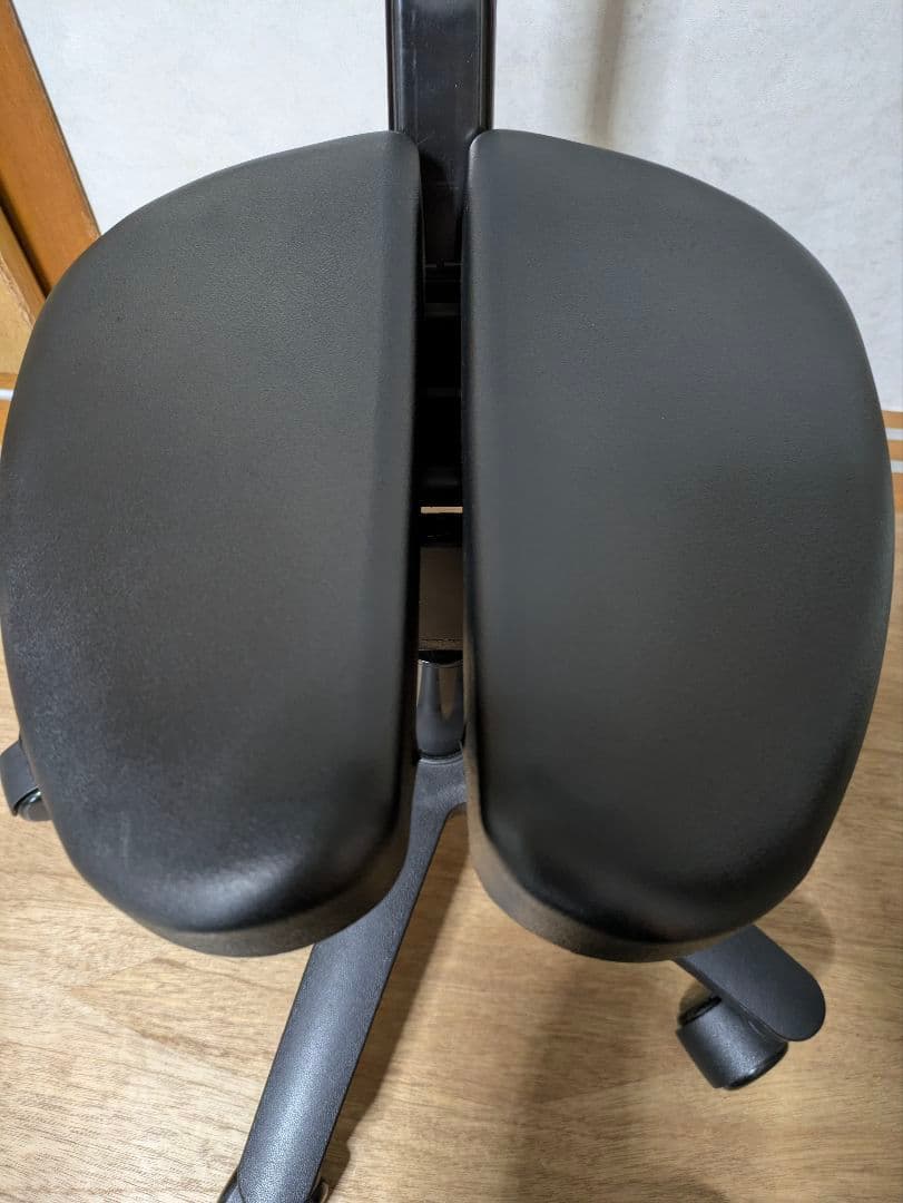 アーユルチェアー　キャスタータイプ　オクトパス　ブラック（体圧分散マット付き）