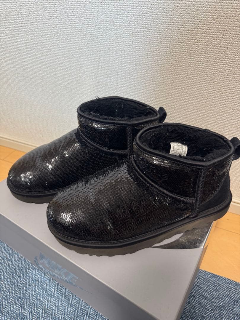 UGG ブラック ムートンブーツ スパンコール仕上げ