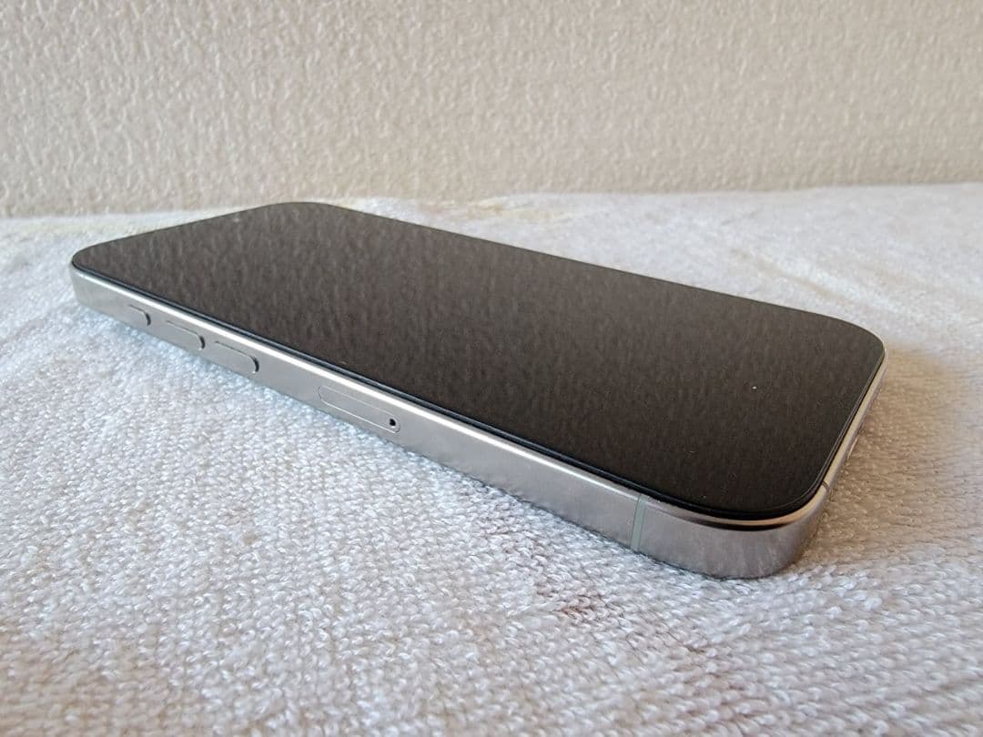 【極美品】iPhone 16 Pro 128GB 国内版 / バッテリー100%