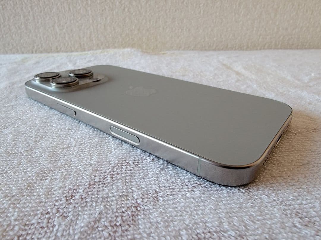 【極美品】iPhone 16 Pro 128GB 国内版 / バッテリー100%