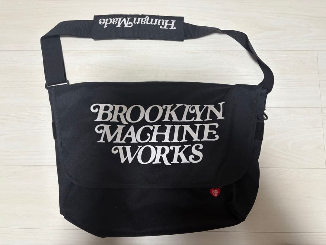 Human made girls don’t cry メッセンジャーバッグ