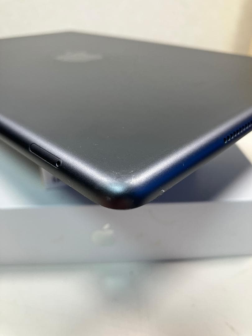 iPad 7世代　32GB グレー　セルラー カバーガラス付