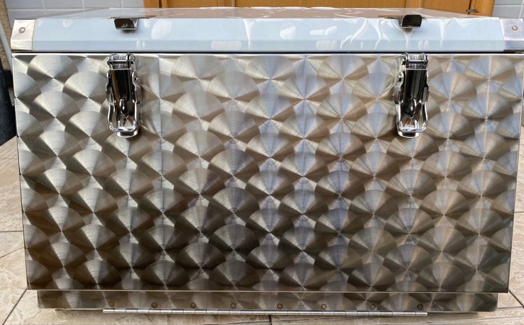 新品・未使用品 トラック用ウロコ・ステンレス工具箱500幅タイプ