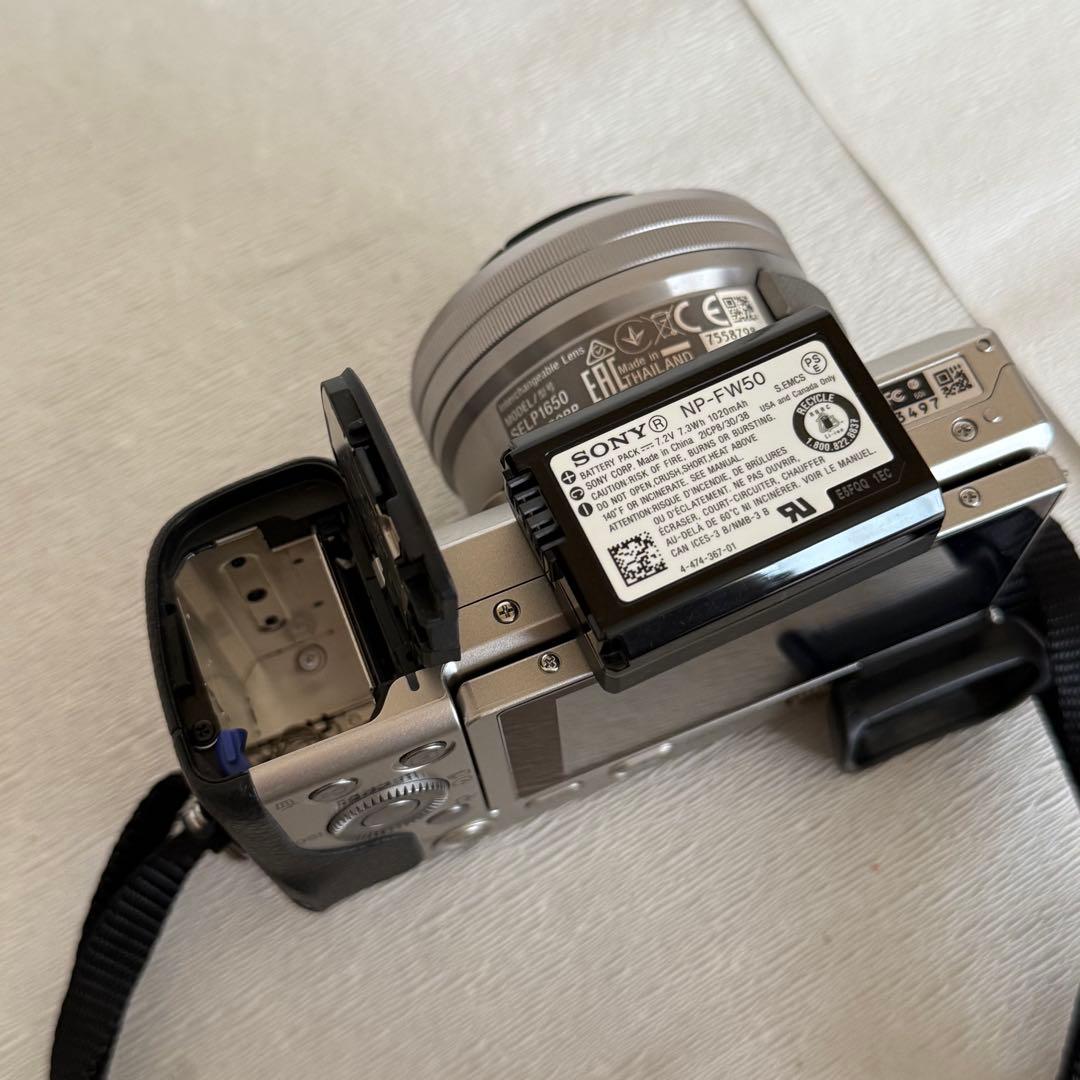 h*o様 【中古】SONY α6000 シルバー ダブルズームレンズキット