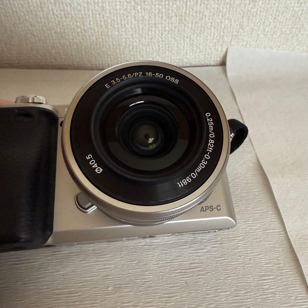 h*o様 【中古】SONY α6000 シルバー ダブルズームレンズキット