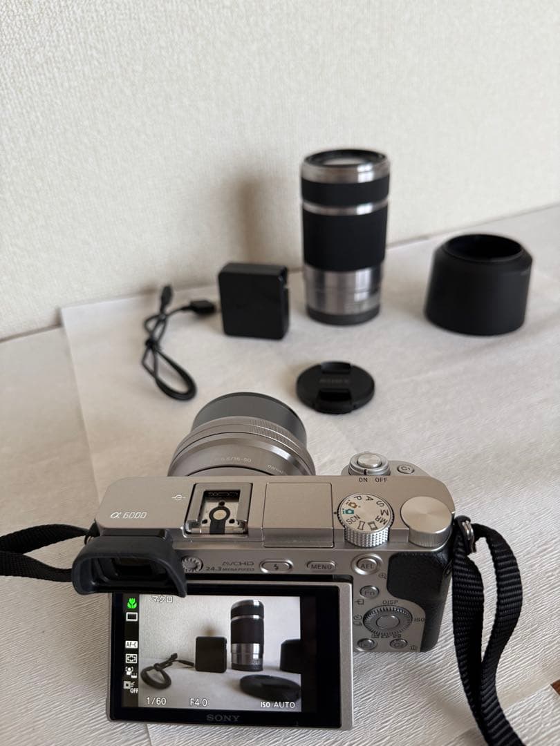 h*o様 【中古】SONY α6000 シルバー ダブルズームレンズキット