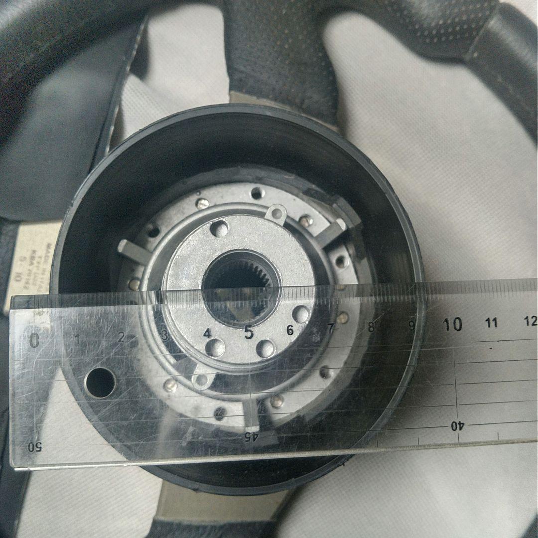 MOMO RACE レザーステアリング　32Φ　汎用ボス付