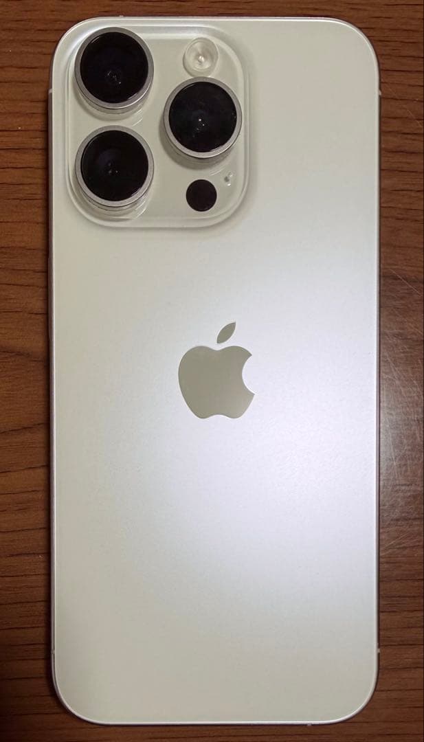 【超美品】Apple iPhone 15 Pro ホワイトチタニウム 256GB