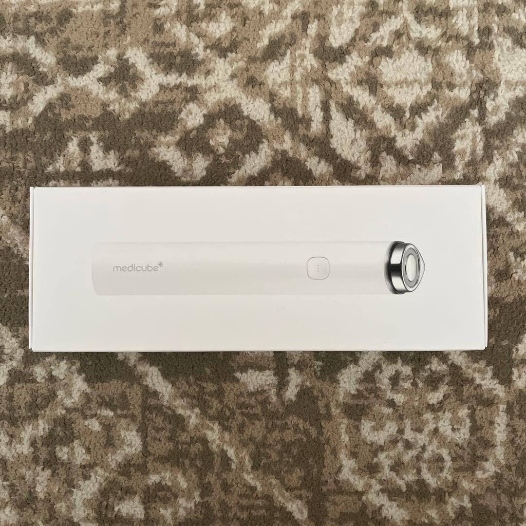 【新品未使用】medicube ブースタープロミニ AGE-R ホワイト　美顔器