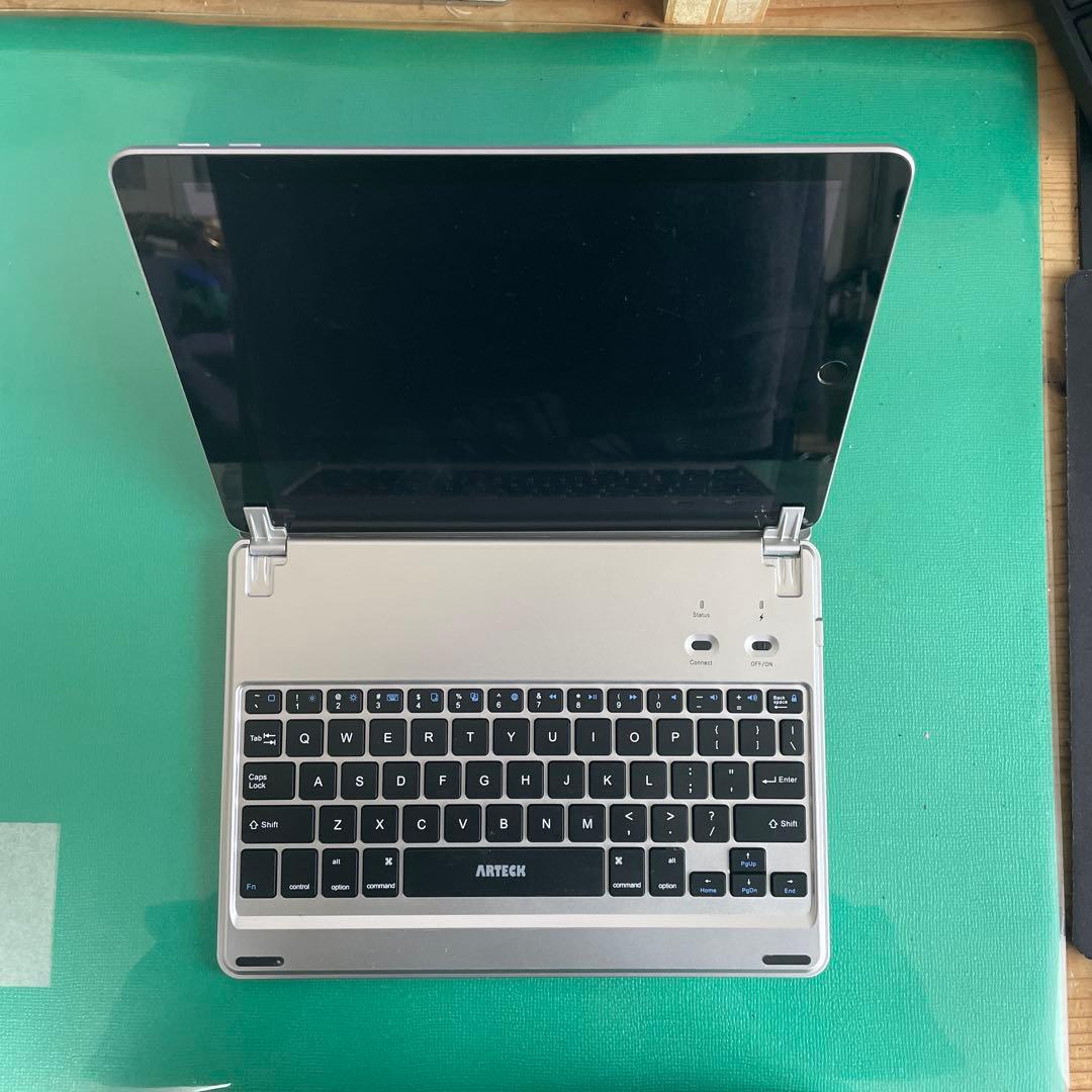 Apple iPad 第五世代 Wi-Fi 32GB シルバーキーボード付き