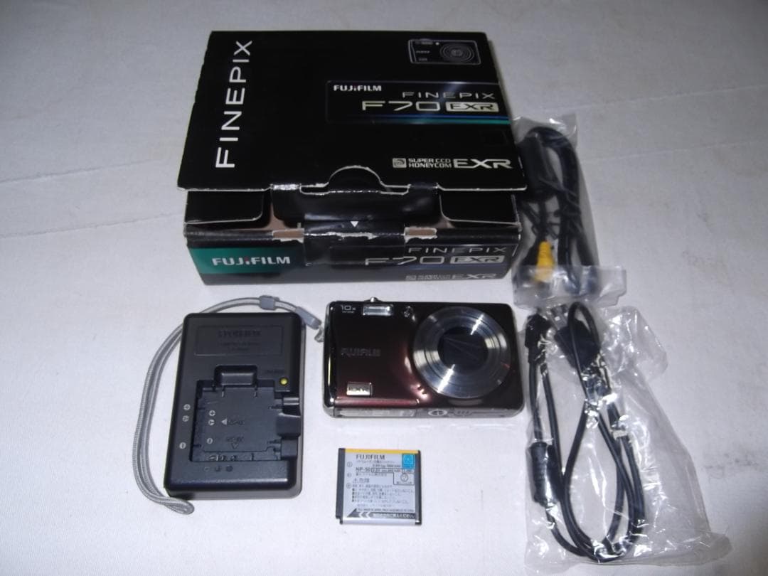 フジフィルムデジカメ　FINEPIX　F70　EXR　BW