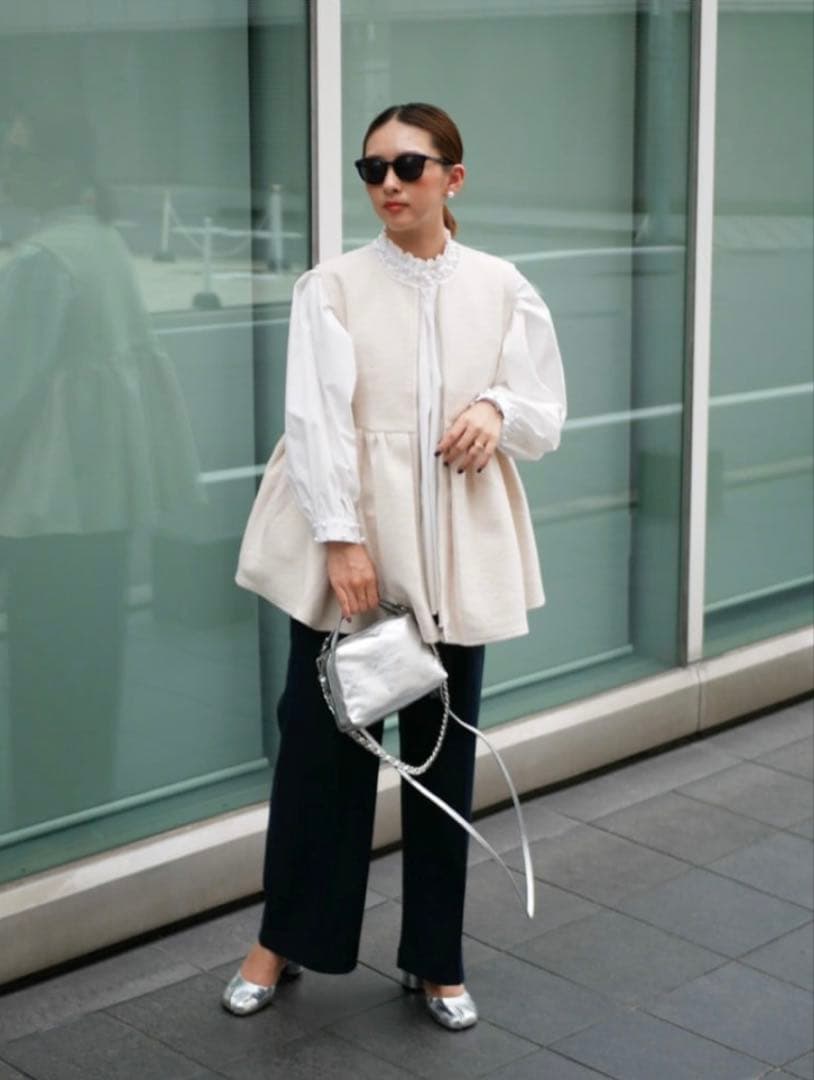 【Parum】2点おまとめ買いネックパールデザインフリルブラウス　ホワイト