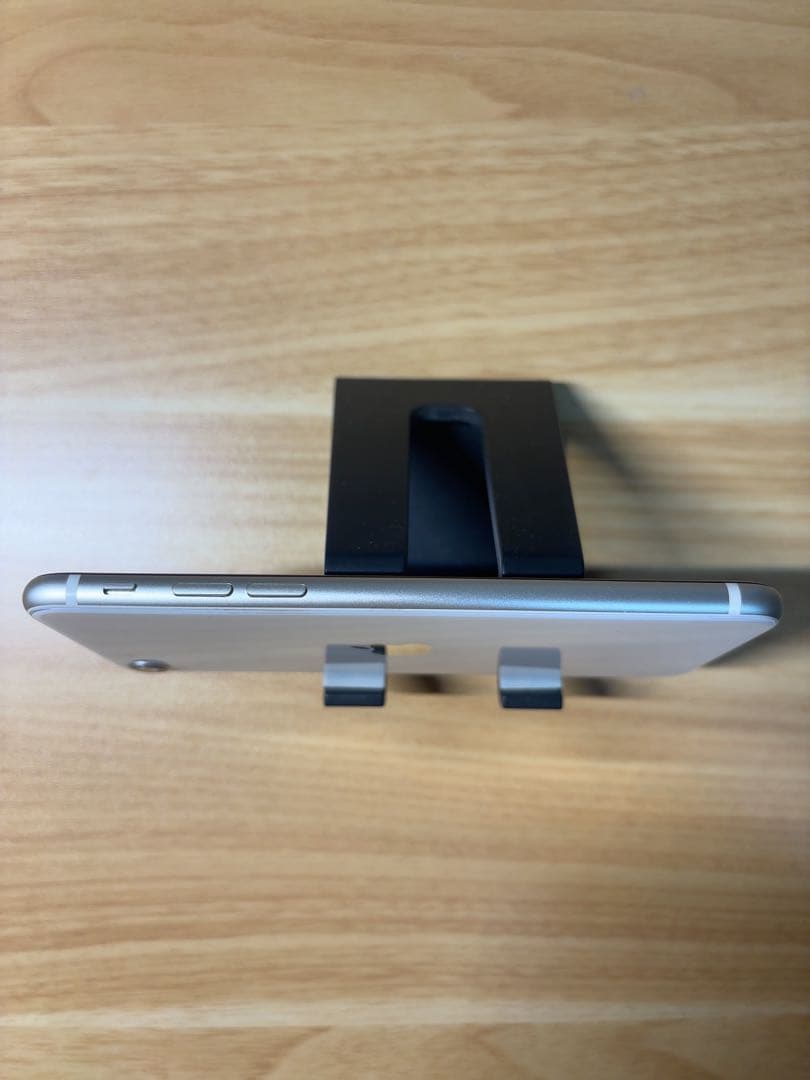 早い者勝ち　[SIMフリー]Apple iPhone se3 64GB