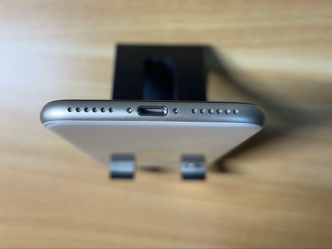 早い者勝ち　[SIMフリー]Apple iPhone se3 64GB