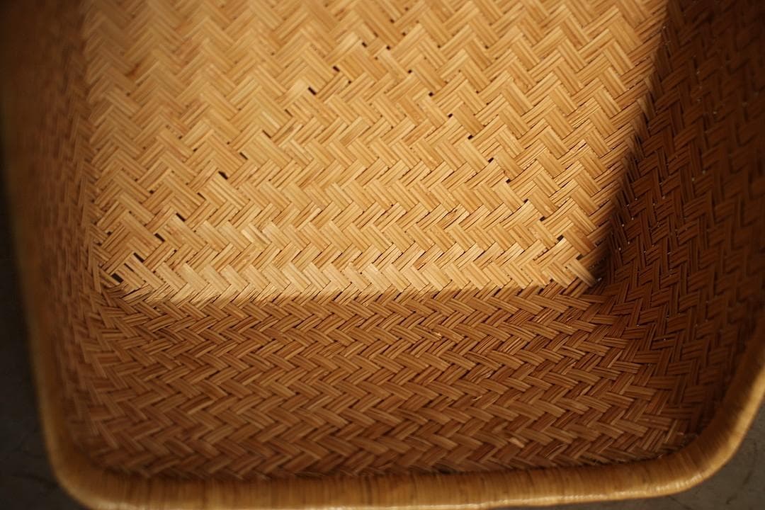 状態良く形の綺麗な古い竹編みの収納かご　行李
