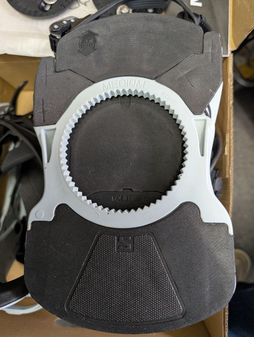 サロモン ディストリクト 23-24　新品未使用 メンズMサイズ