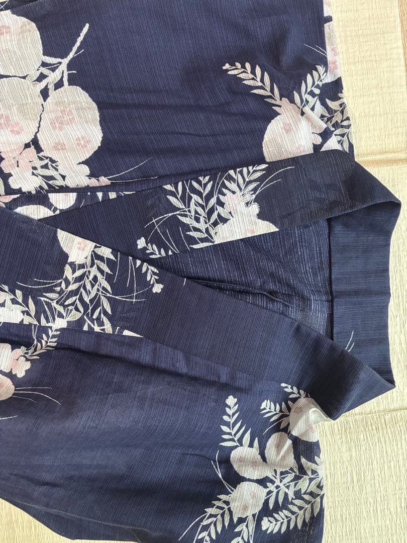 【綿麻　上品浴衣】古今　紺色 浴衣 単品　ピンク小花＆葉模様 手縫い 着物風にも