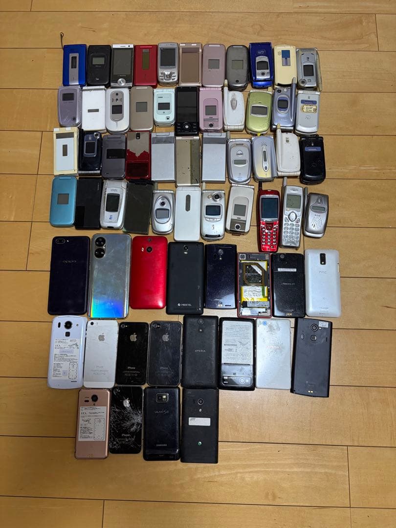 ガラケー 携帯電話 スマホ まとめ 全64台 修理部品取り専用　☆