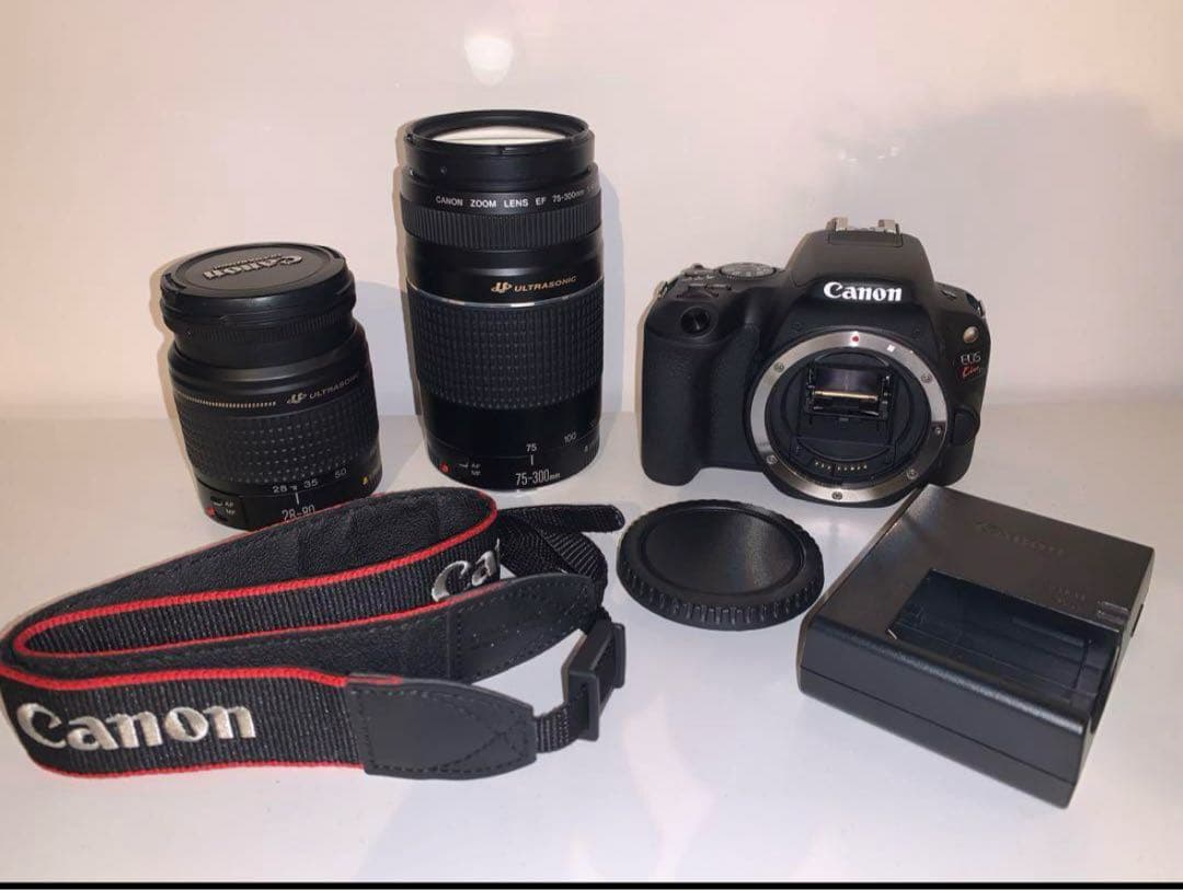 Canon EOS Kiss x9 ダブルレンズセット ストラップ付 美品